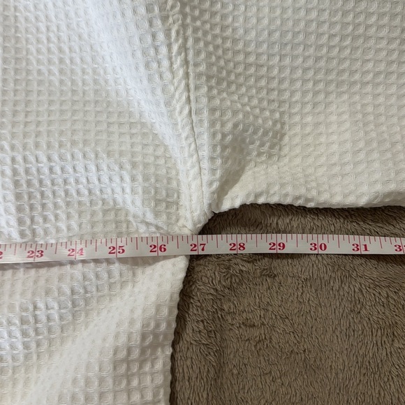 Frette Fager’s Island Luxury Spa  Logo Ivory Waffle Texture Robe - Picture 10 of 14